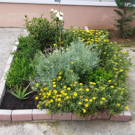 Renovated With Garden And Parking Space Peraía