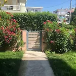 Renovated With Garden And Parking Space Peraía