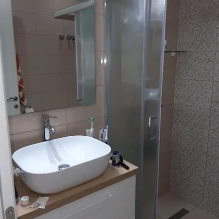 Renovated With Garden And Parking Space *