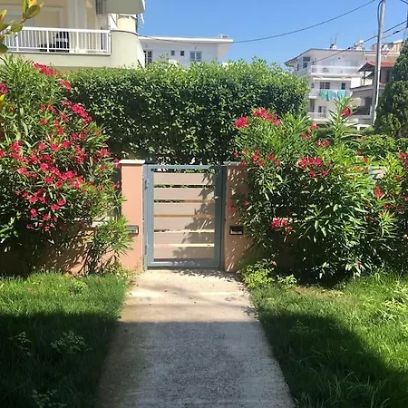 Renovated With Garden And Parking Space Peraía
