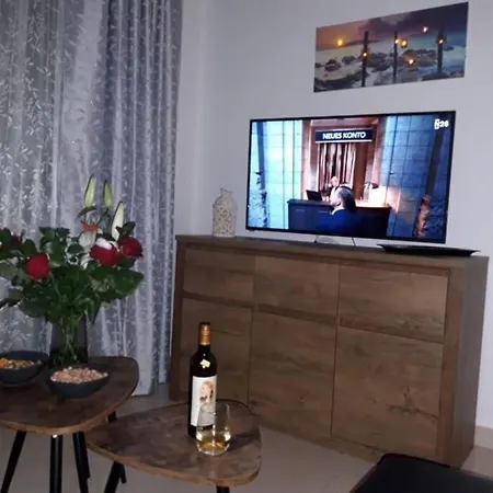 Renovated With Garden And Parking Space דירה Peraía