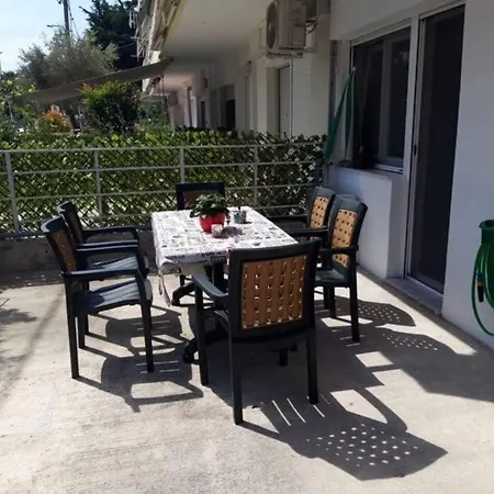 Renovated With Garden And Parking Space *
