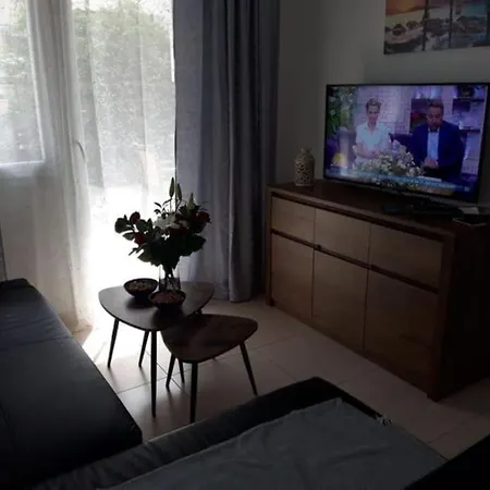 Renovated With Garden And Parking Space