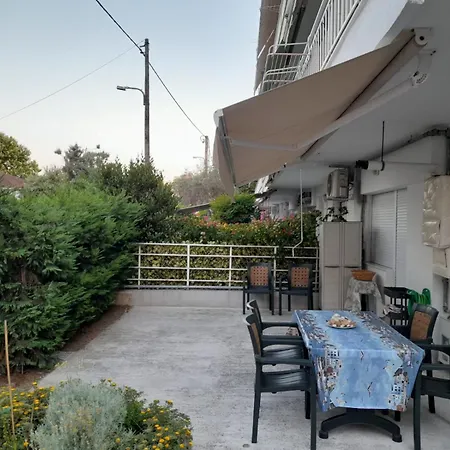 Renovated With Garden And Parking Space Apartmán