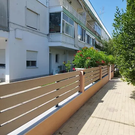 Renovated With Garden And Parking Space Apartment *