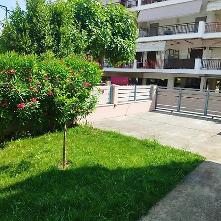 Apartment Renovated With Garden And Parking Space *
