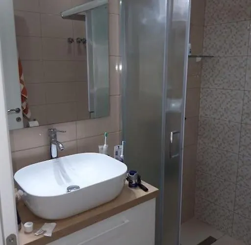 Renovated With Garden And Parking Space *