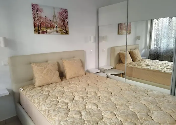 아파트 Renovated With Garden And Parking Space Peraía