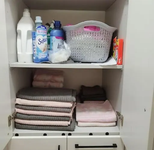 Renovated With Garden And Parking Space 아파트 *