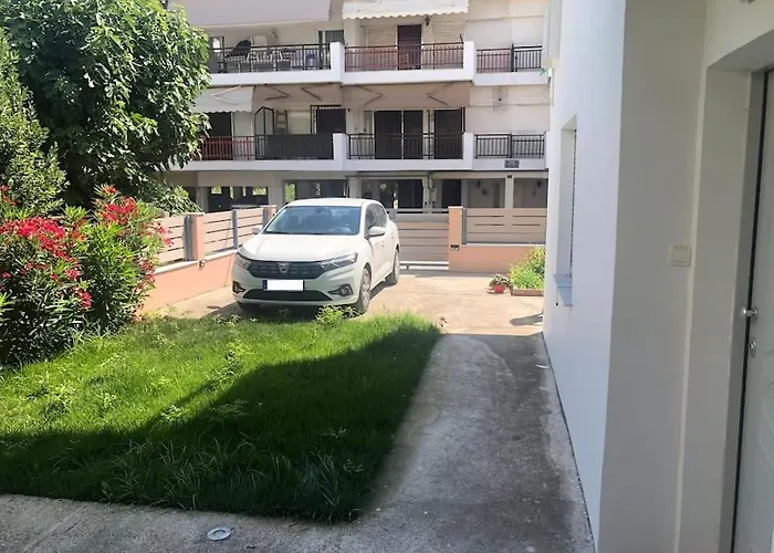 Renovated With Garden And Parking Space