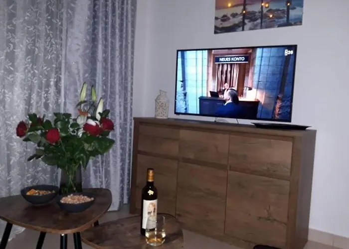 Renovated With Garden And Parking Space 아파트 Peraía
