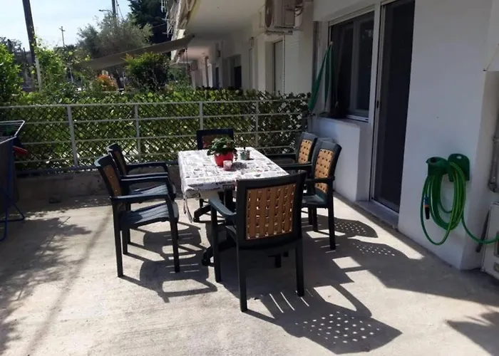 Renovated With Garden And Parking Space *