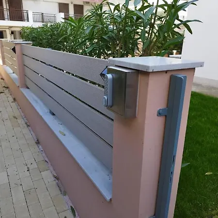 Apartmán Renovated With Garden And Parking Space