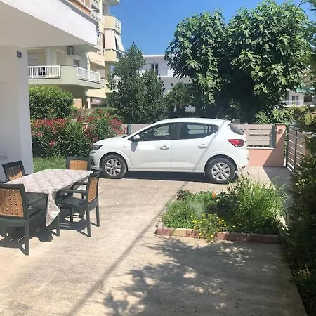 Apartmán Renovated With Garden And Parking Space *